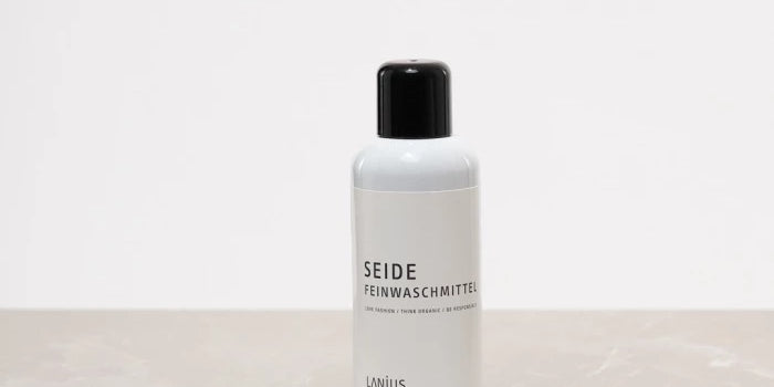 Spezialwaschmittel-Seide_240ml_alt_700x1050-Kopie.jpg