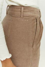Braune Cordhose mit Markenlogo