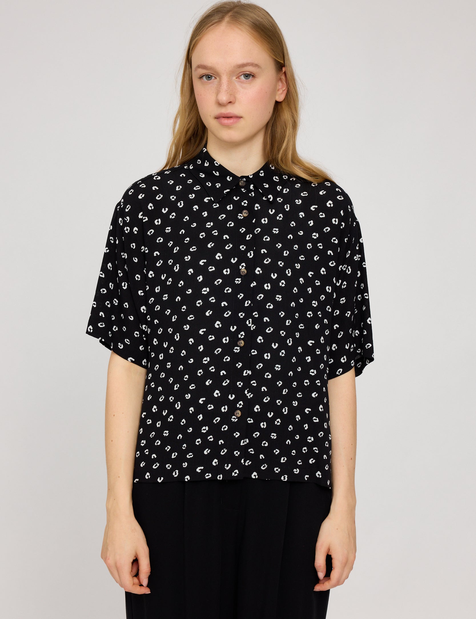 25132431_black-printed_01.jpg