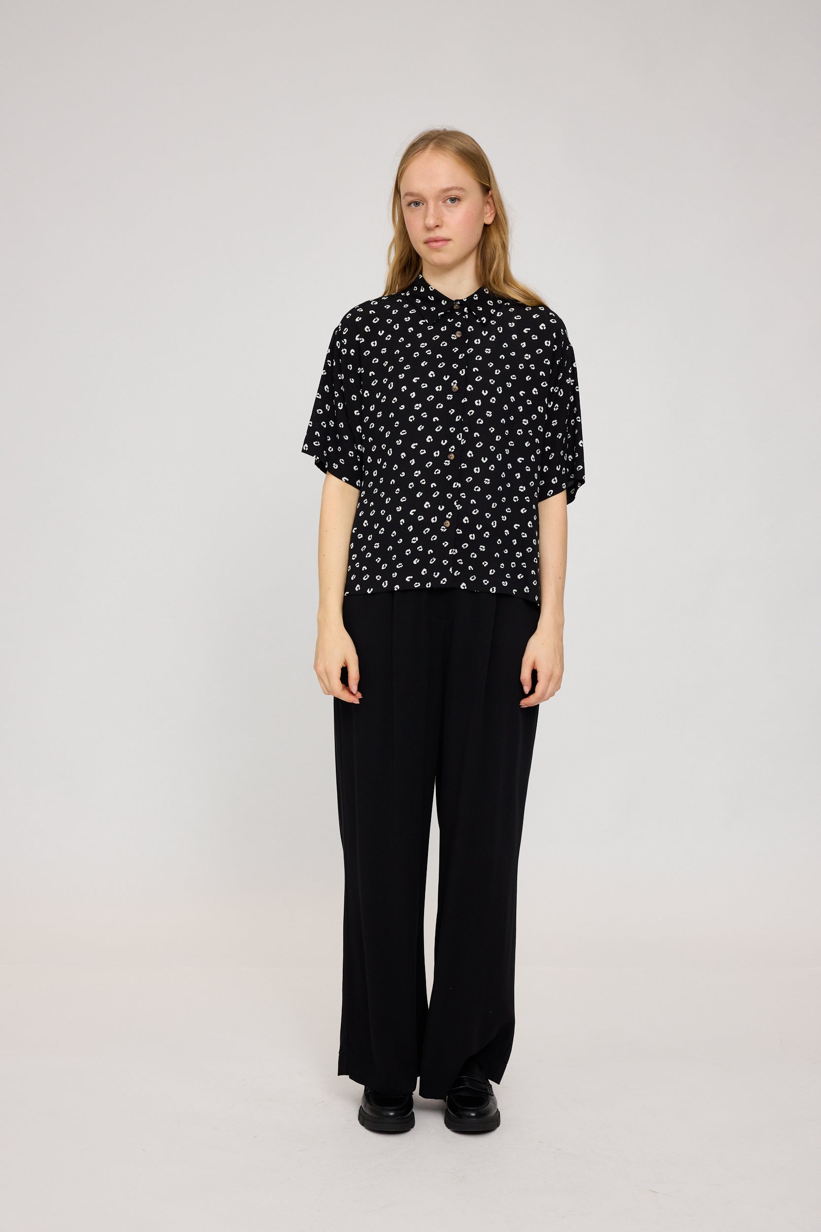 Printed Crinkie Short Sleeve Shirt - Black/Printed