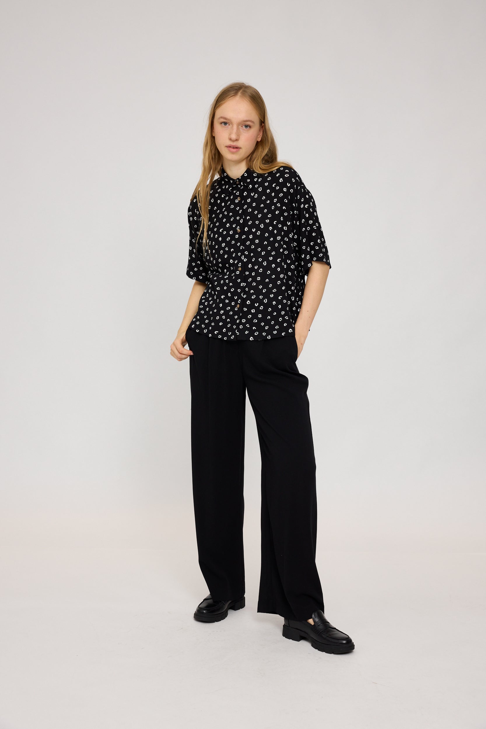 Printed Crinkie Short Sleeve Shirt - Black/Printed