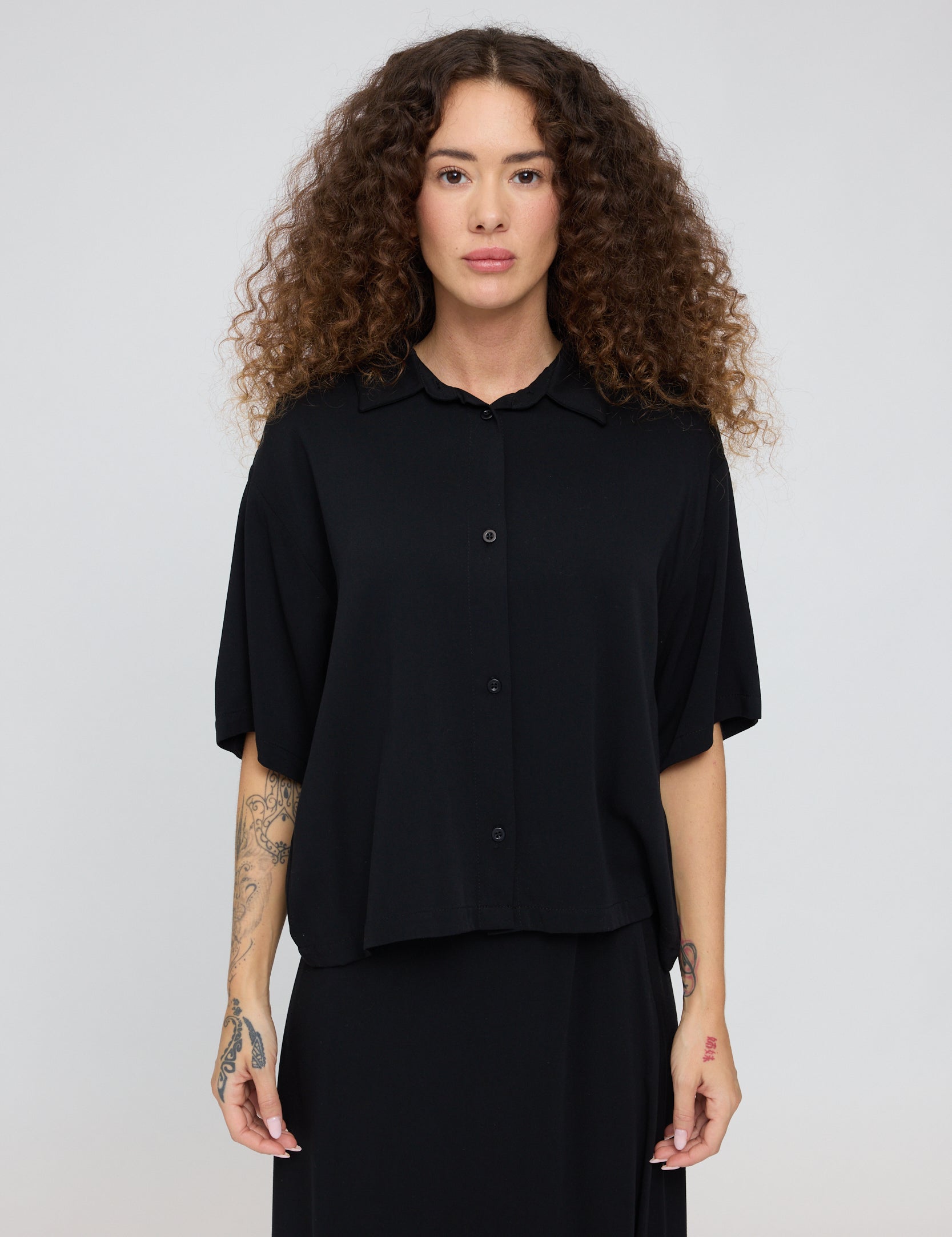 25132434_black_01.jpg