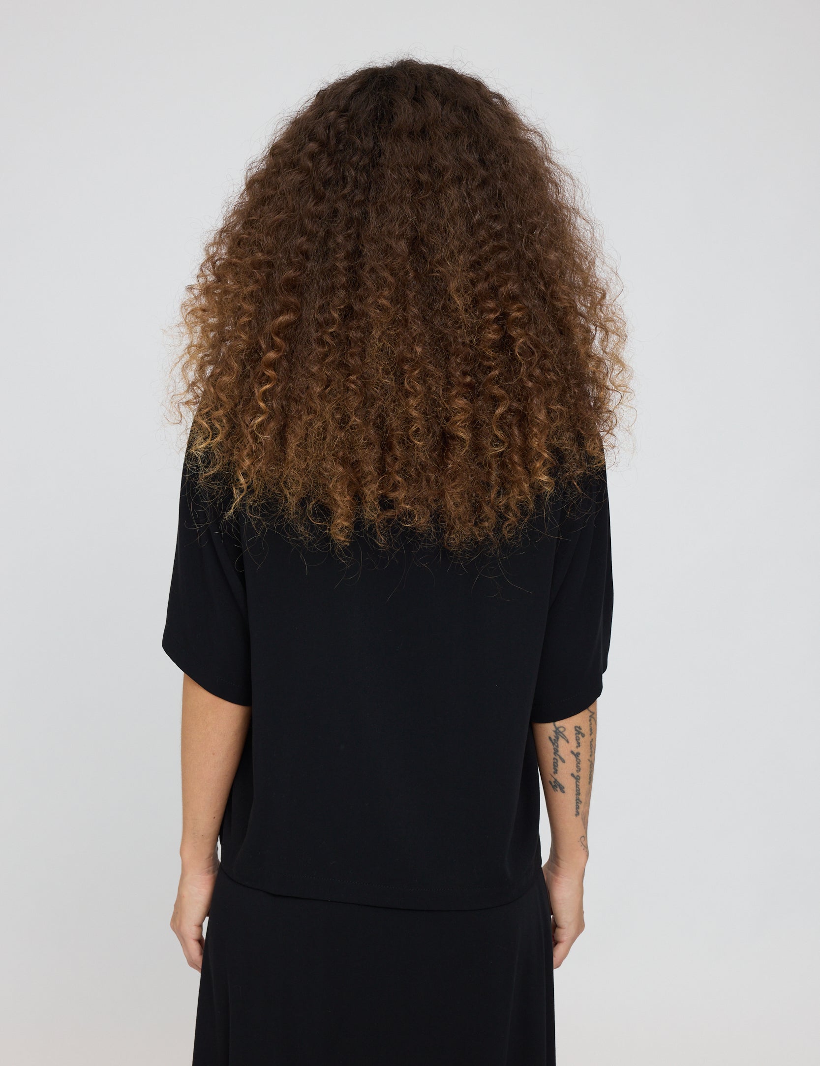 25132434_black_02.jpg