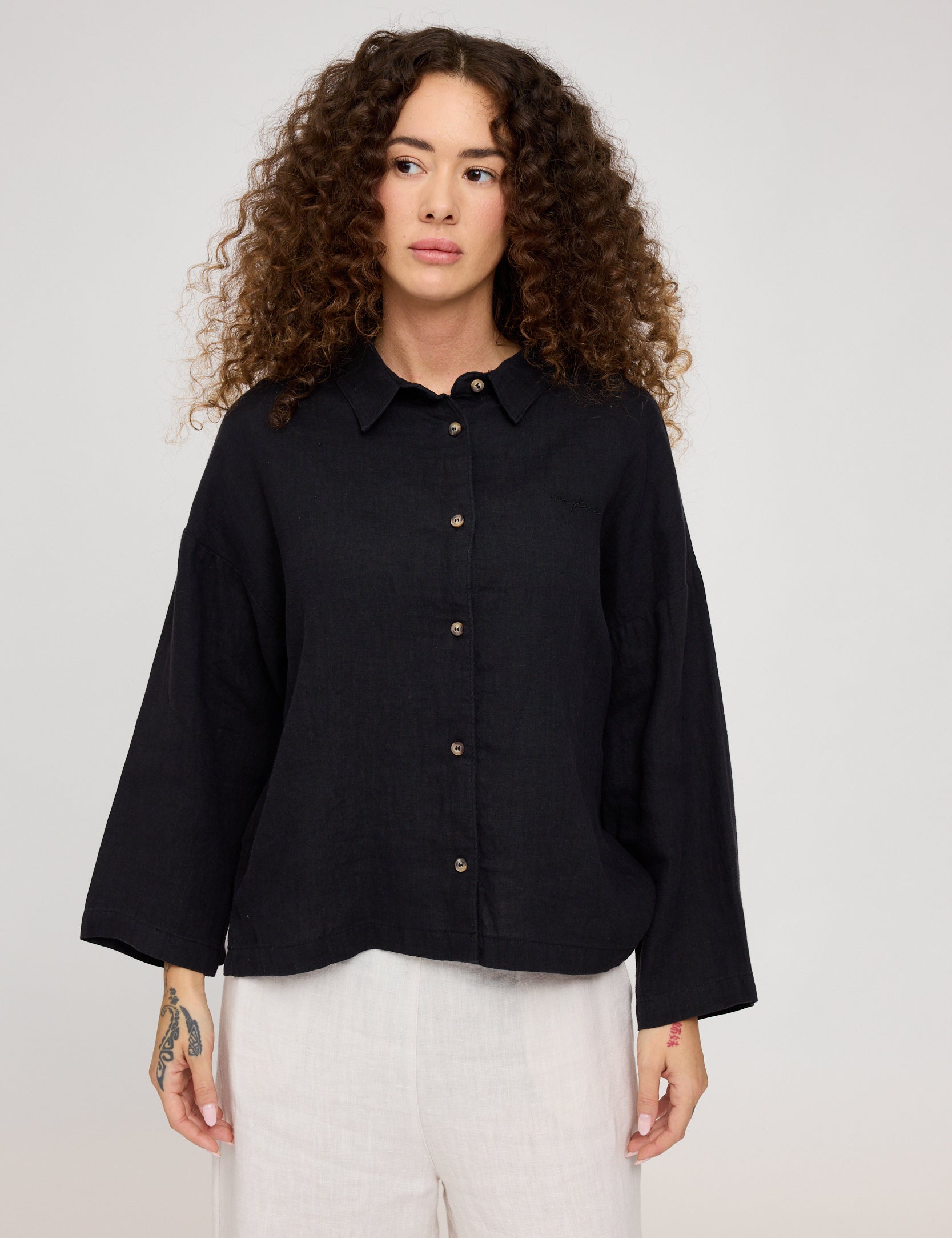 25132548_black_01.jpg