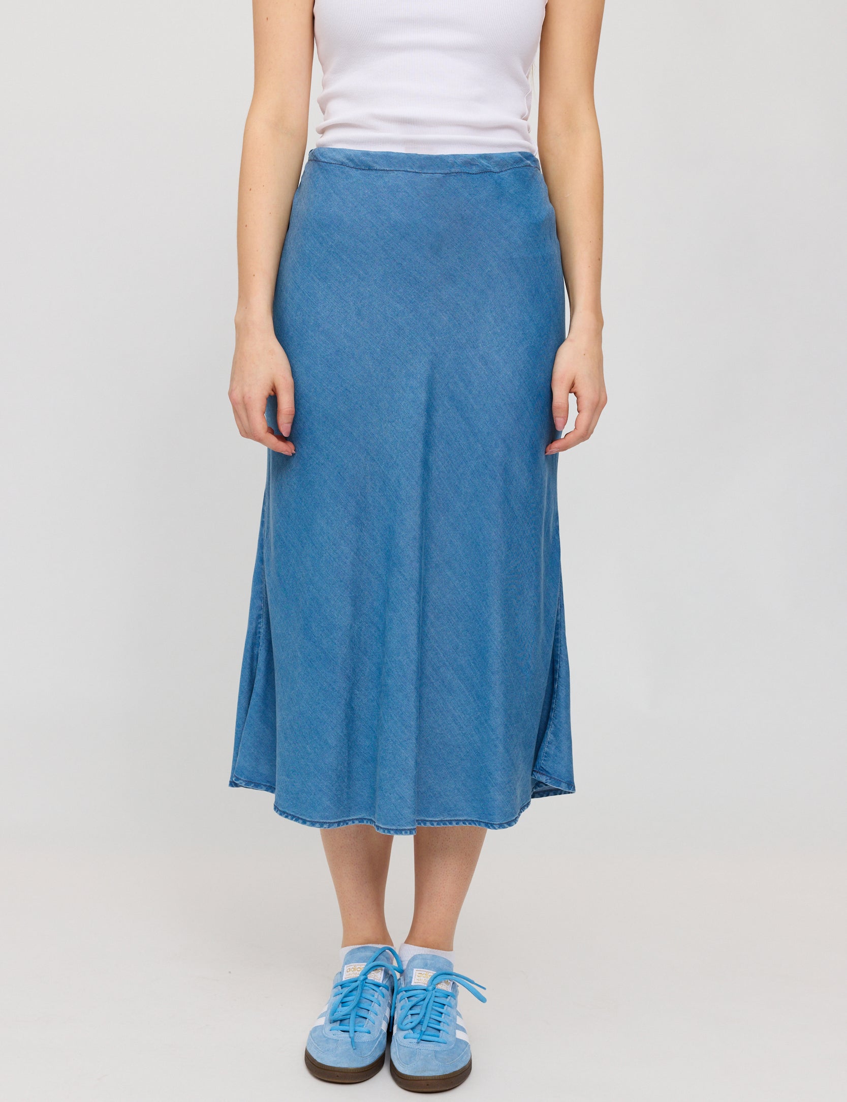 25134155_dark-blue-wash_01.jpg