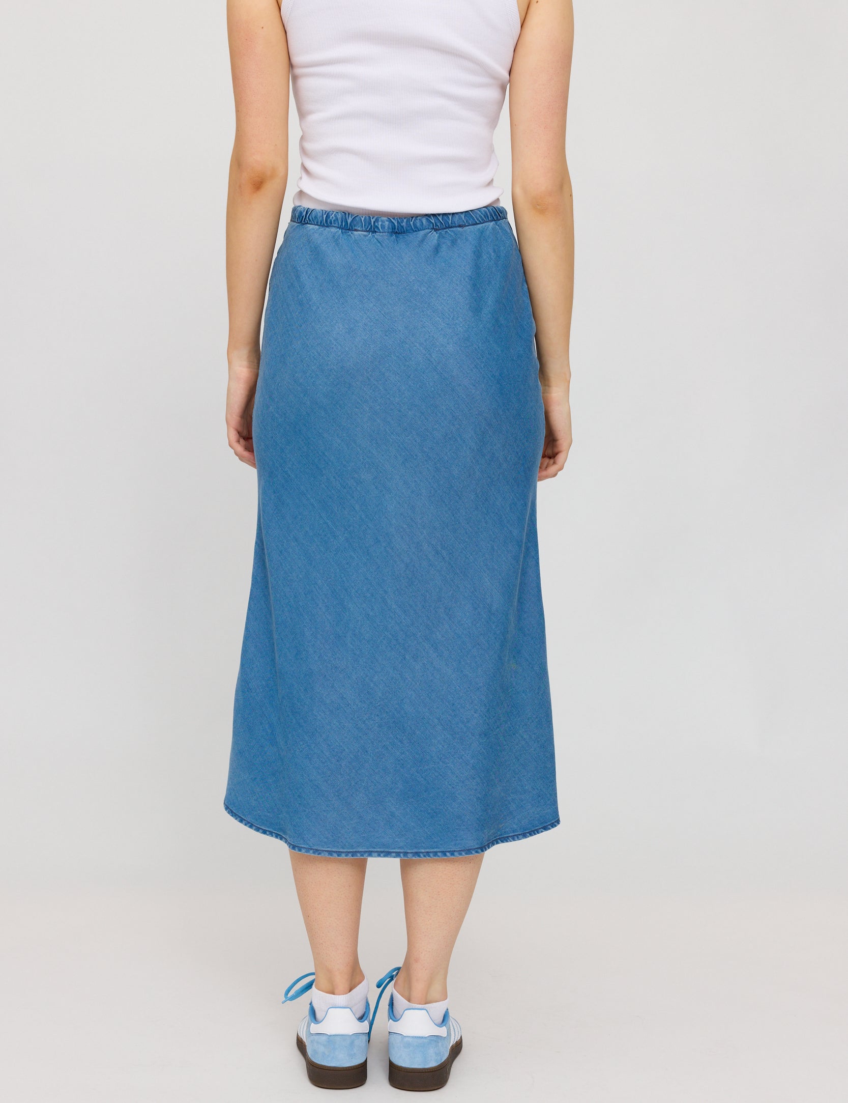 25134155_dark-blue-wash_02.jpg