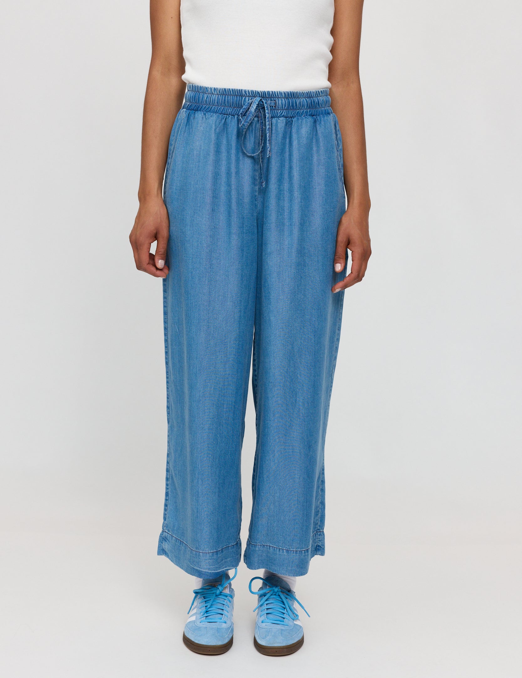 25136261_dark-blue-wash_01.jpg