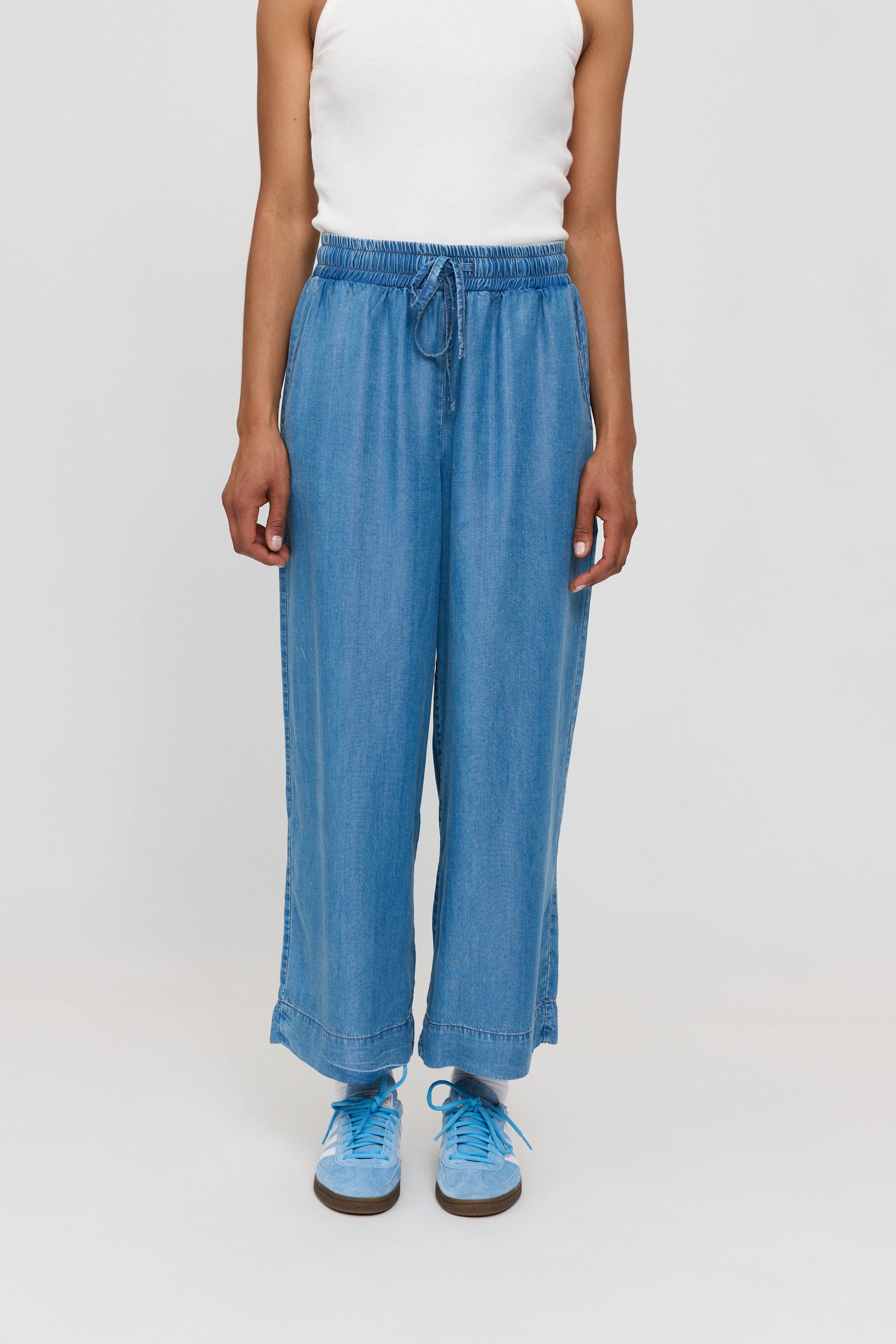 Wide Leg Denim Pants w Belt