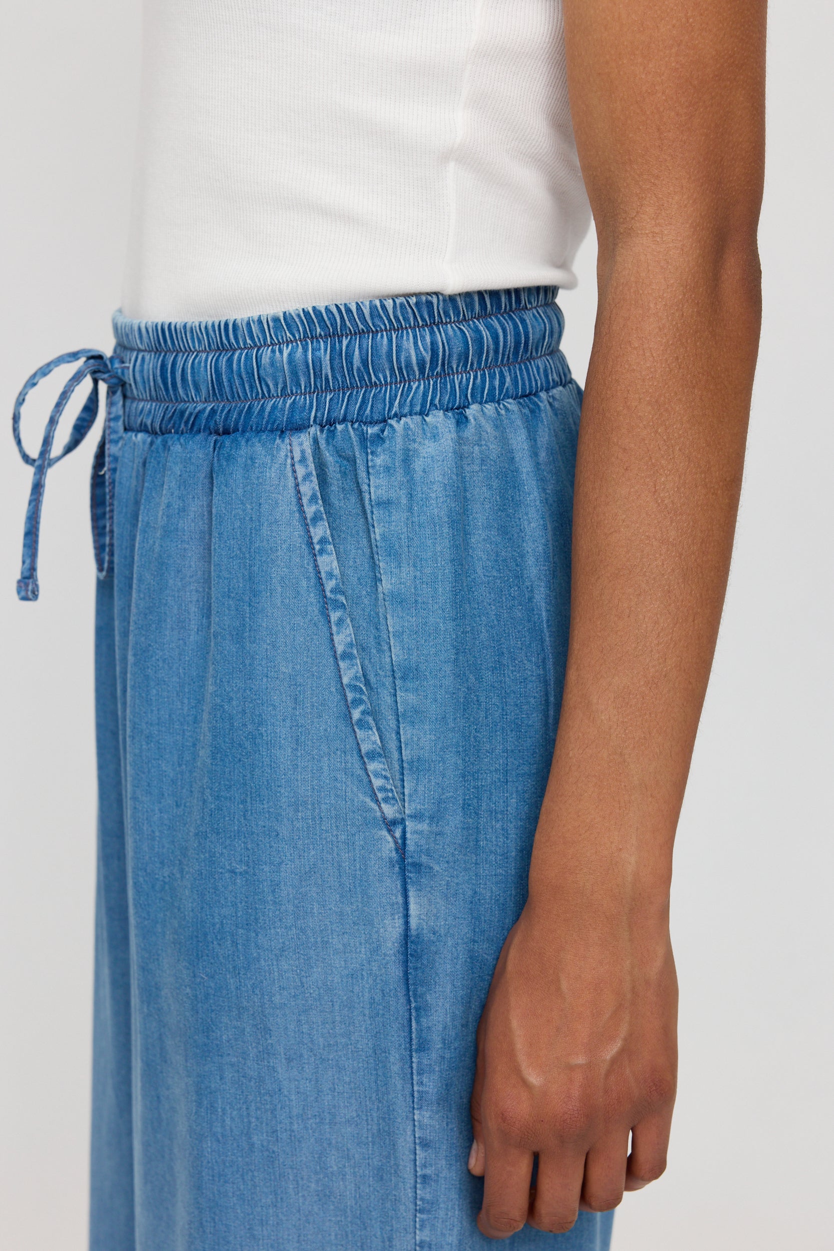 Wide Leg Denim Pants w Belt