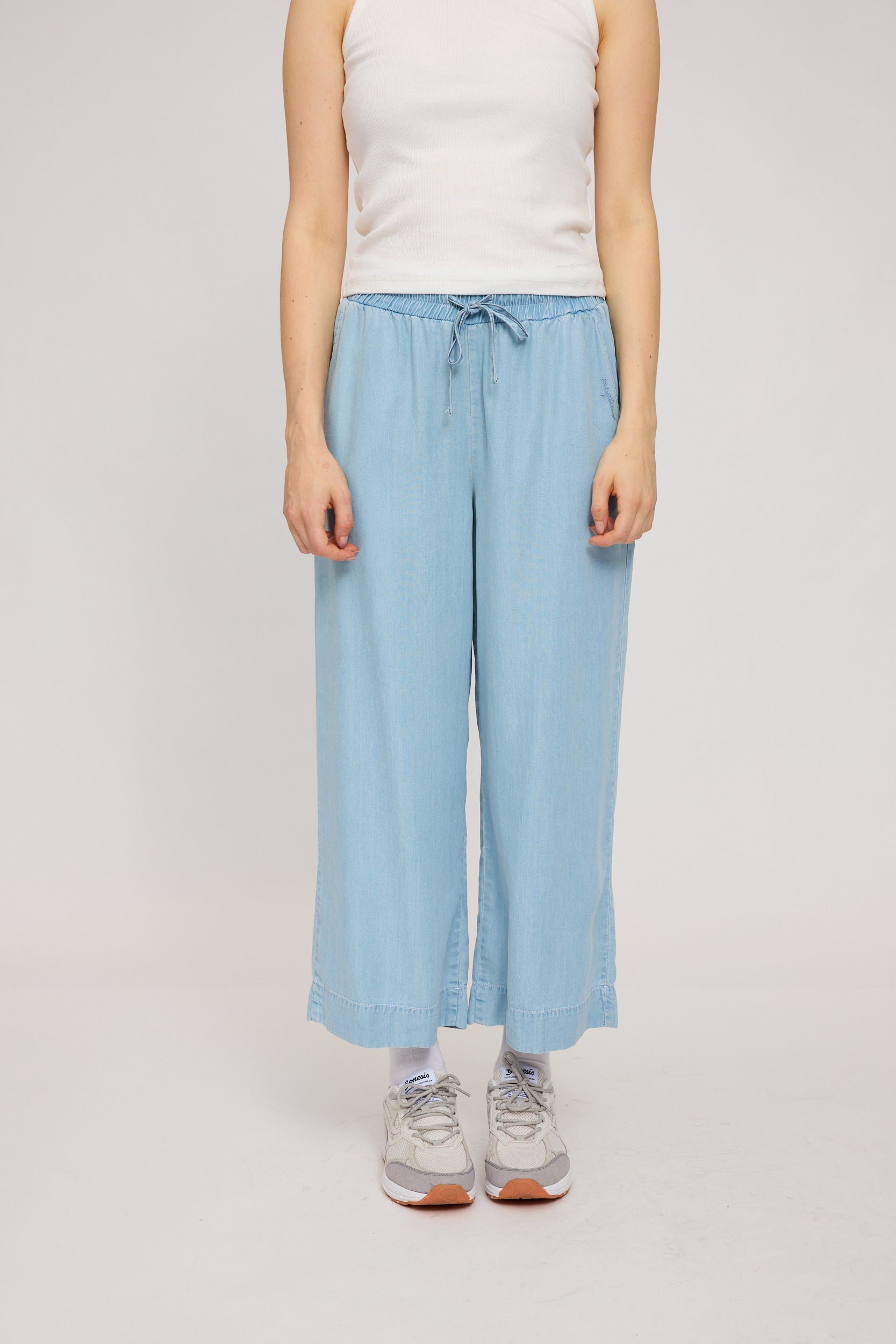 Wide Leg Denim Pants w Belt