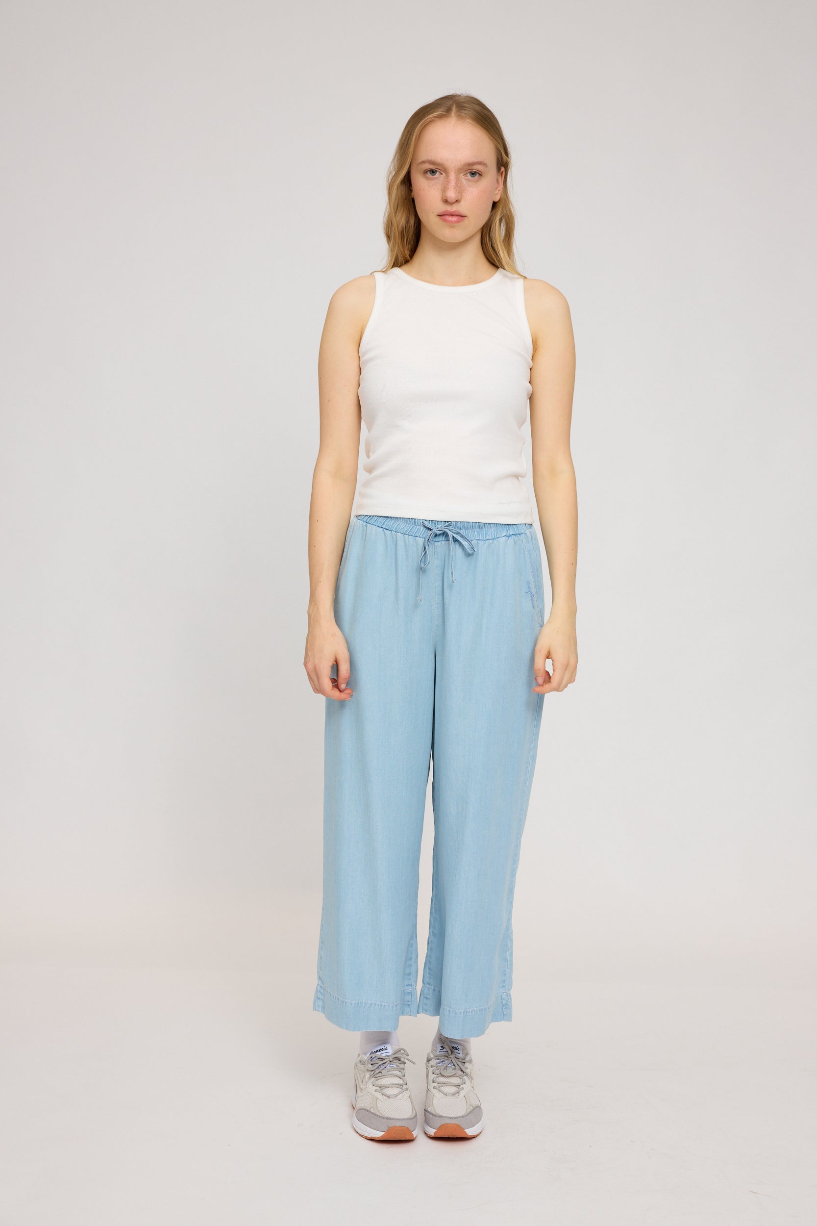 Wide Leg Denim Pants w Belt