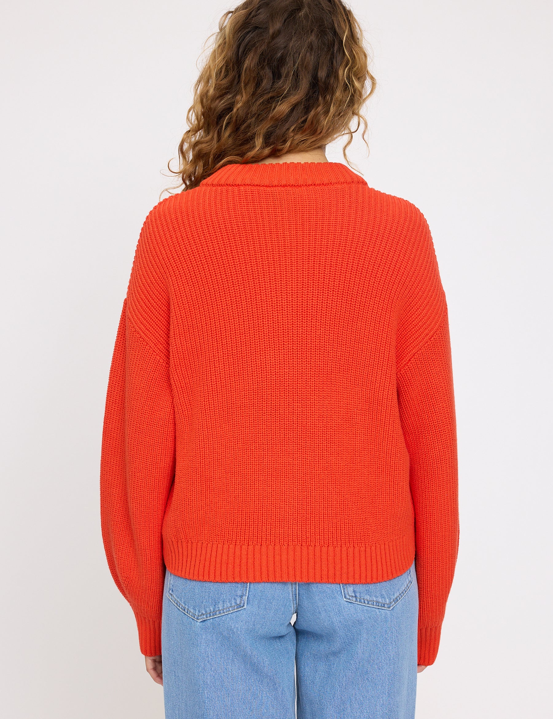 25337139_bright-red_02.jpg