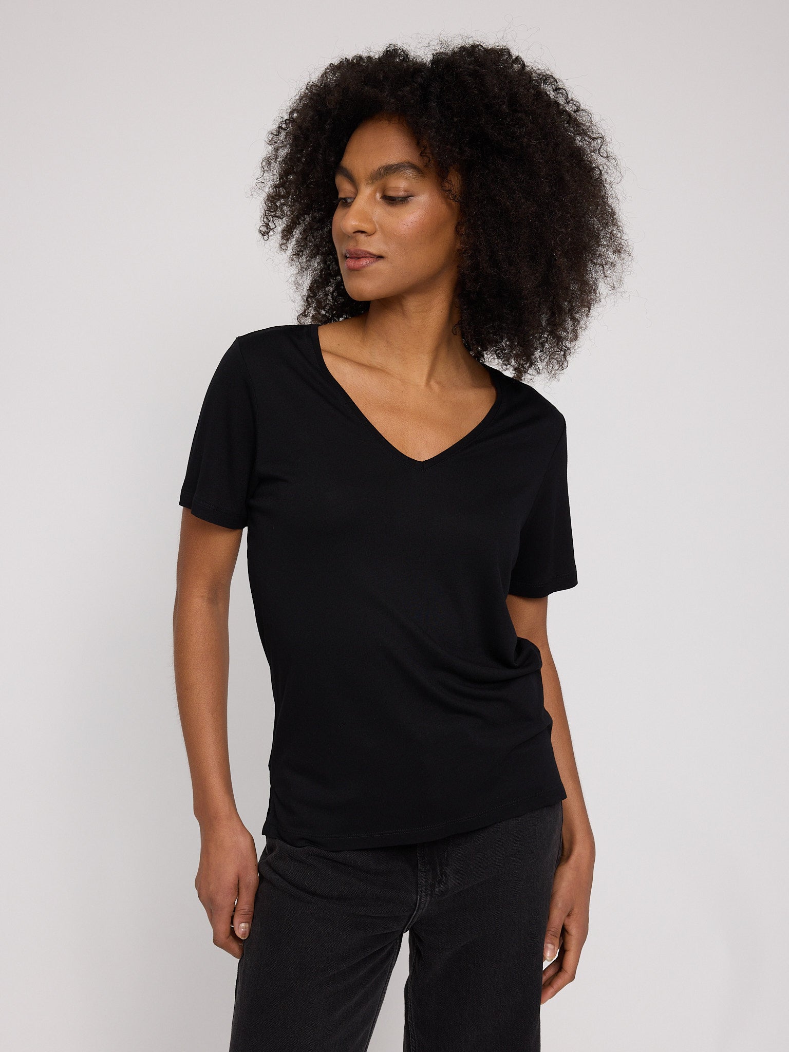 Ecovero Viscose Cropped V-Neck T-Shirt