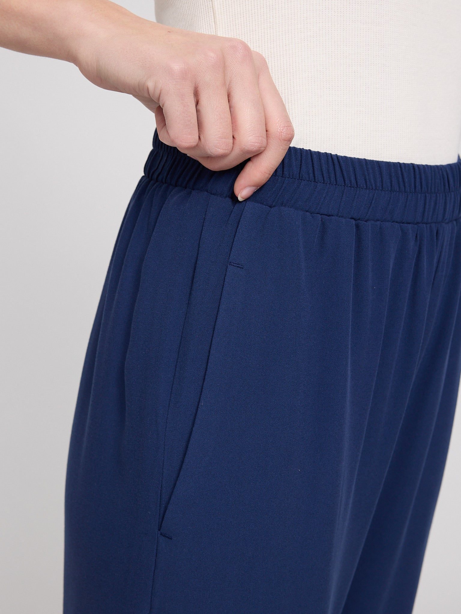 Straight Leg Viscose Pants