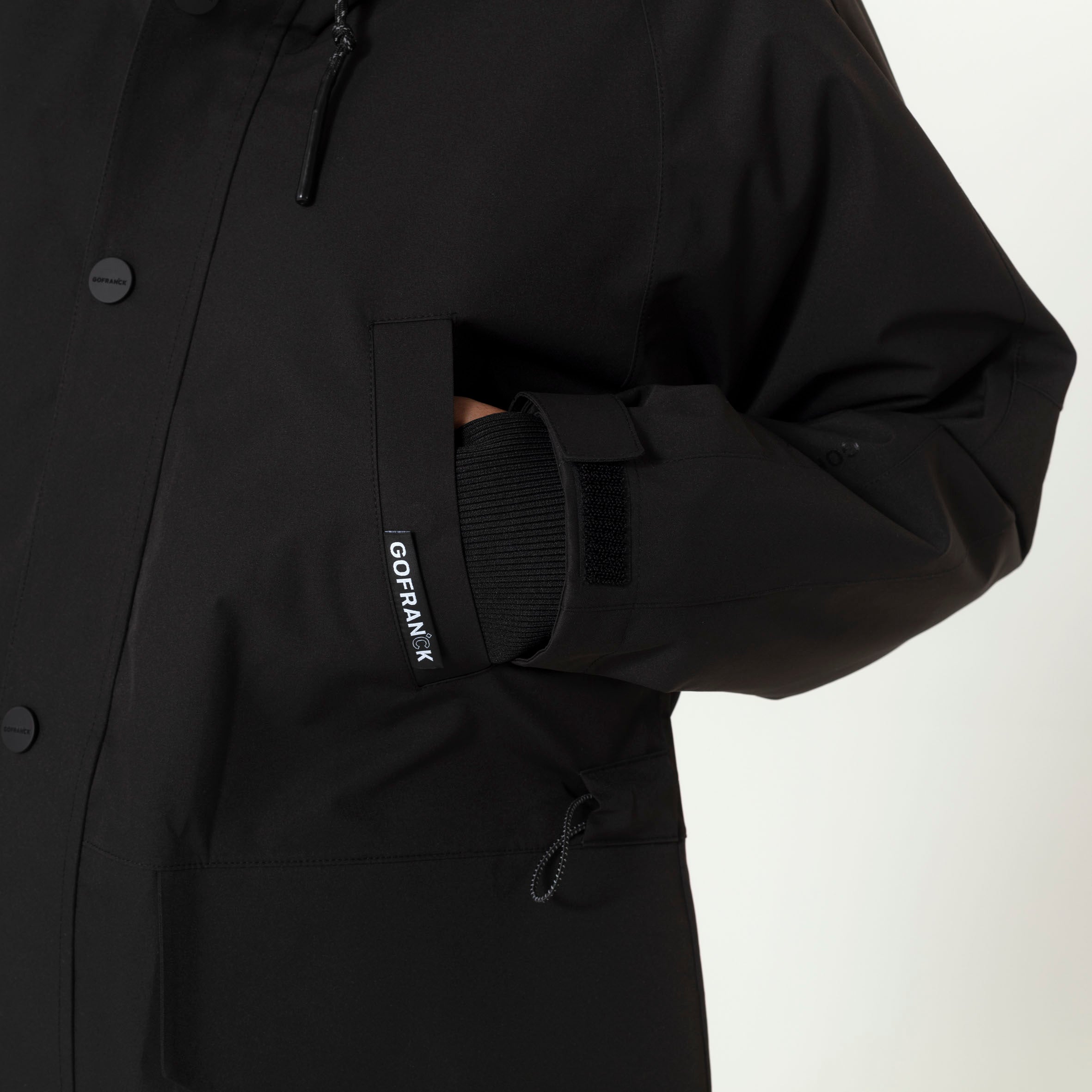 GOFRANCK_AW23_COLD-WINTER_DEEP-BLACK_DETAILS2-2.jpg