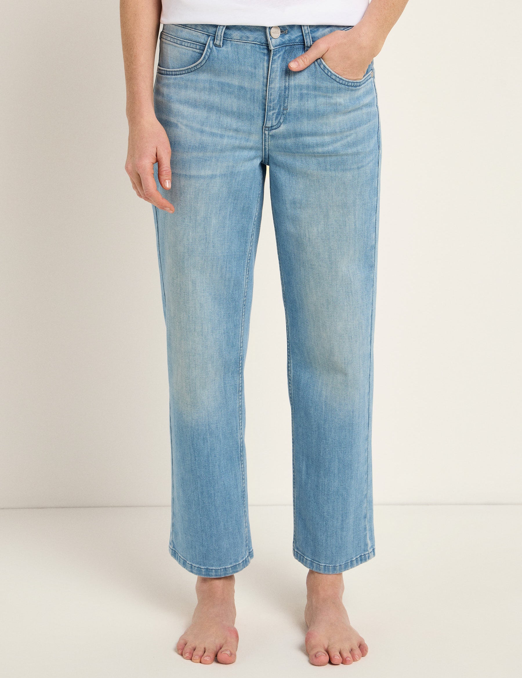 LANIUS_125_13787-556-light-blue-denim-34_Relaxed-Jeans_02.jpg