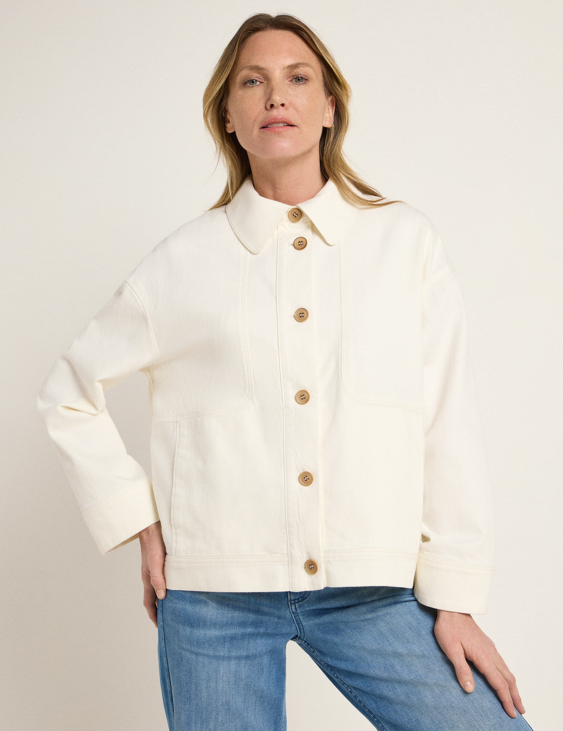 LANIUS_125_14205-100-white-34_Relaxed-Jacke_02.jpg