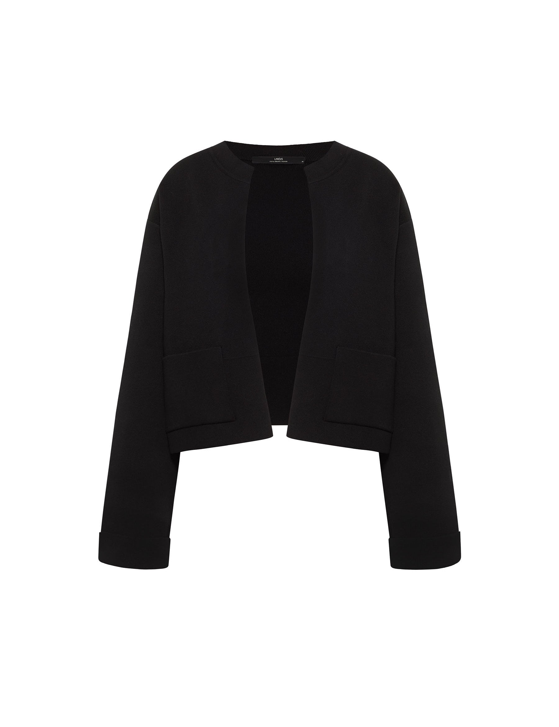Schwarzer Damen Bolerojacke auf weißem Hintergrund