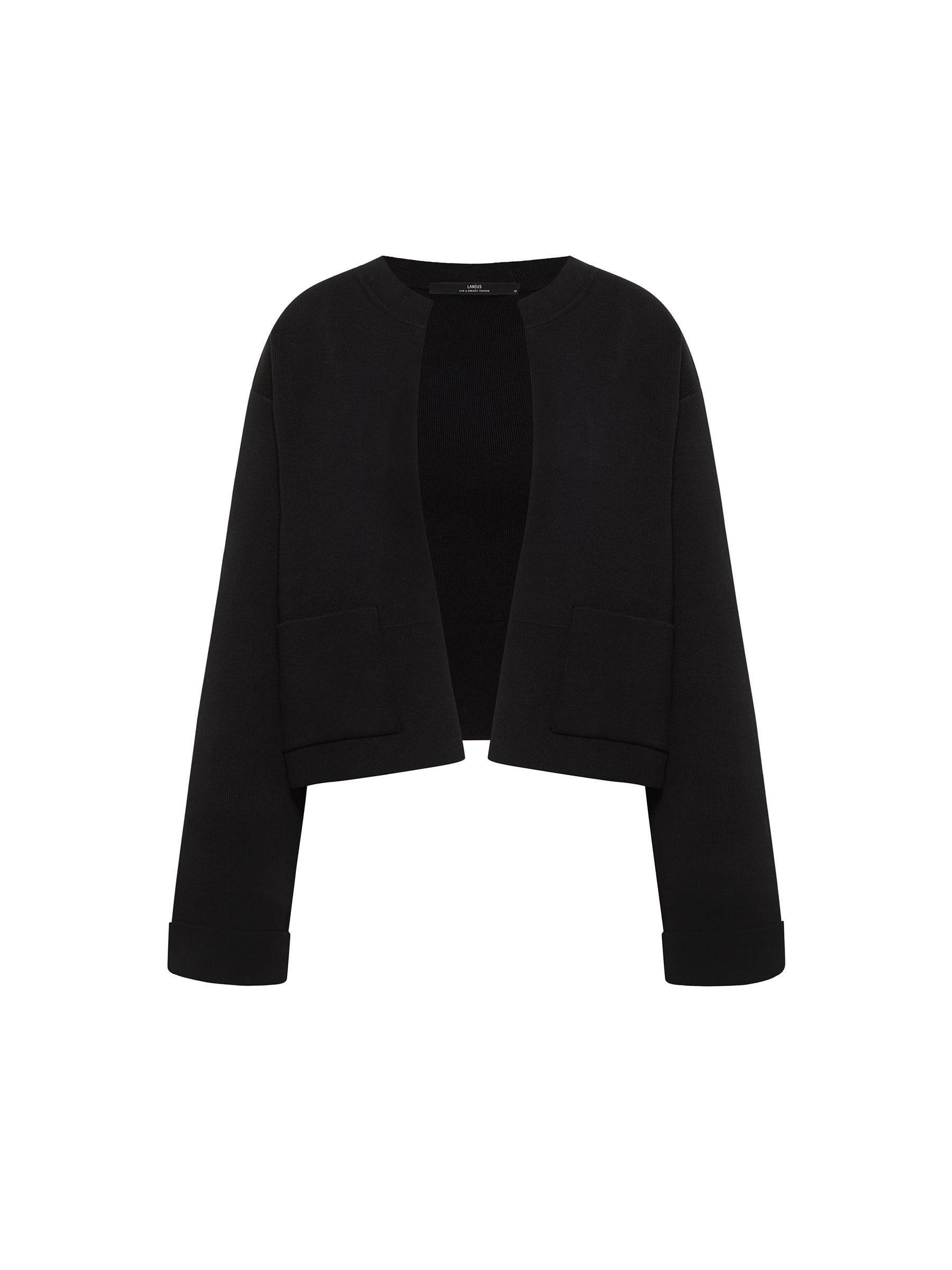 Schwarzer Damen Bolerojacke auf weißem Hintergrund