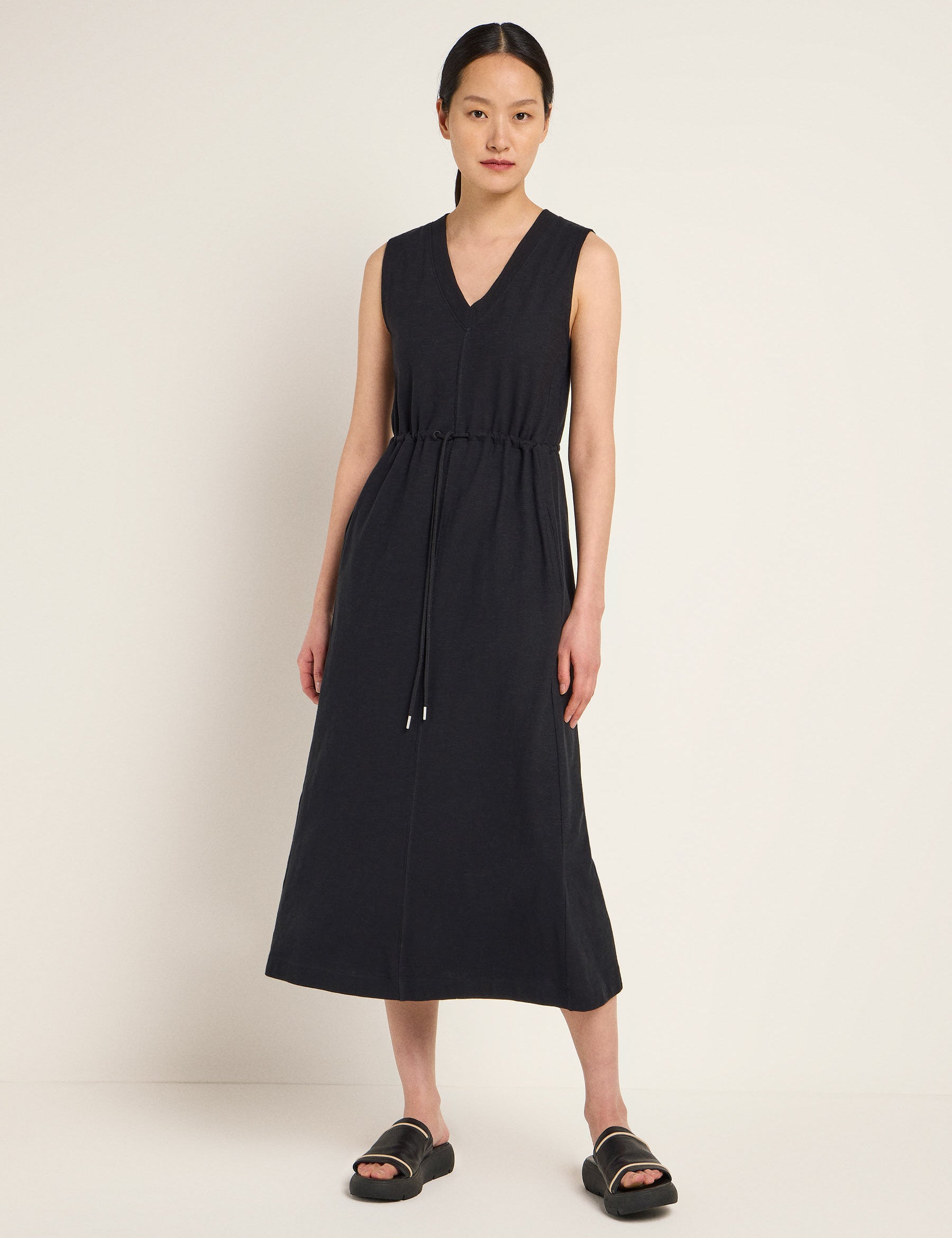 LANIUS_125_14314-199-black-34_Maxikleid_03.jpg