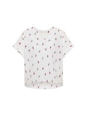 Weißes T-Shirt mit Vogelmuster auf weißem Hintergrund