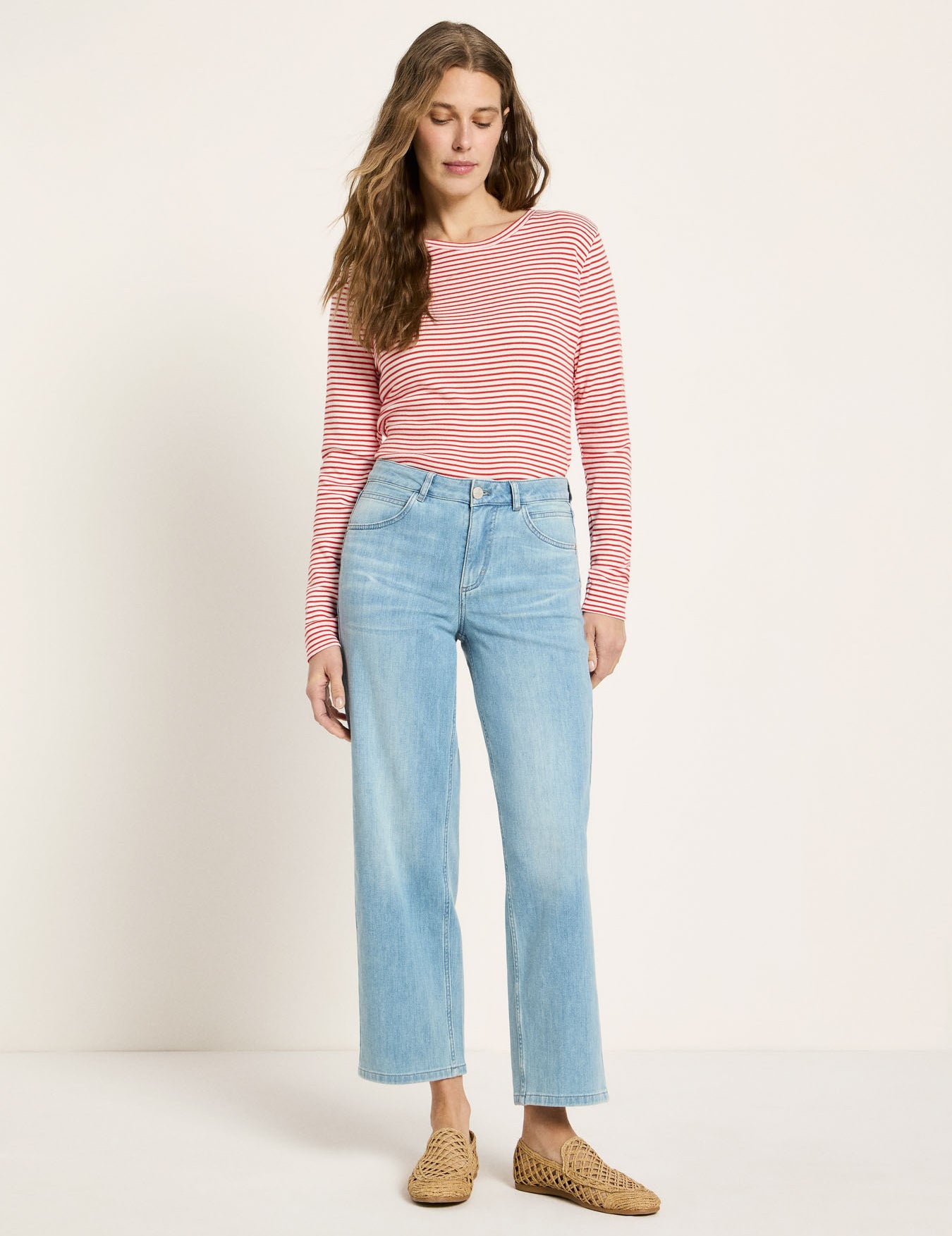 LANIUS_126_13787-00-556-38_lightbluedenim_RelaxedJeans_02.jpg