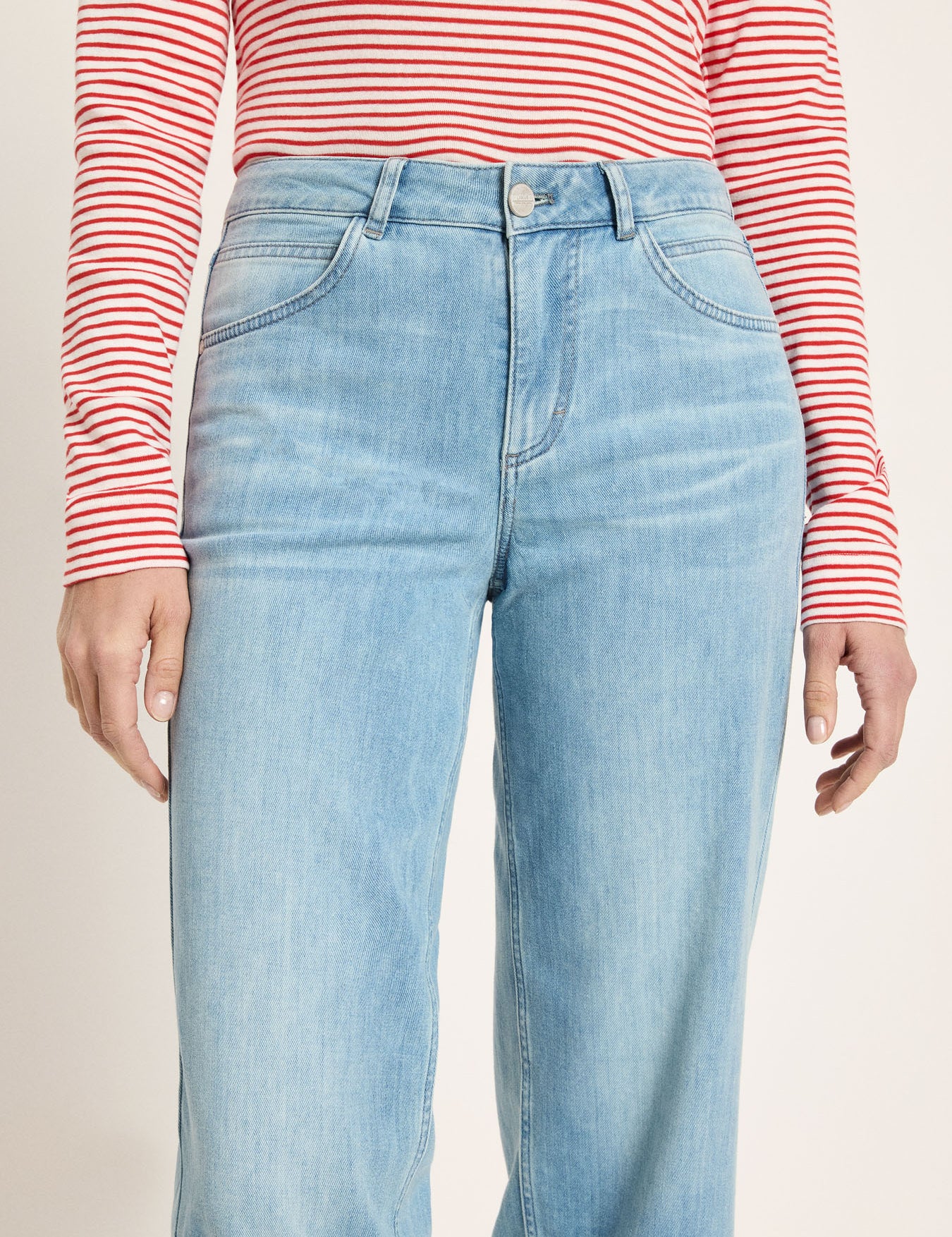 LANIUS_126_13787-00-556-38_lightbluedenim_RelaxedJeans_03.jpg