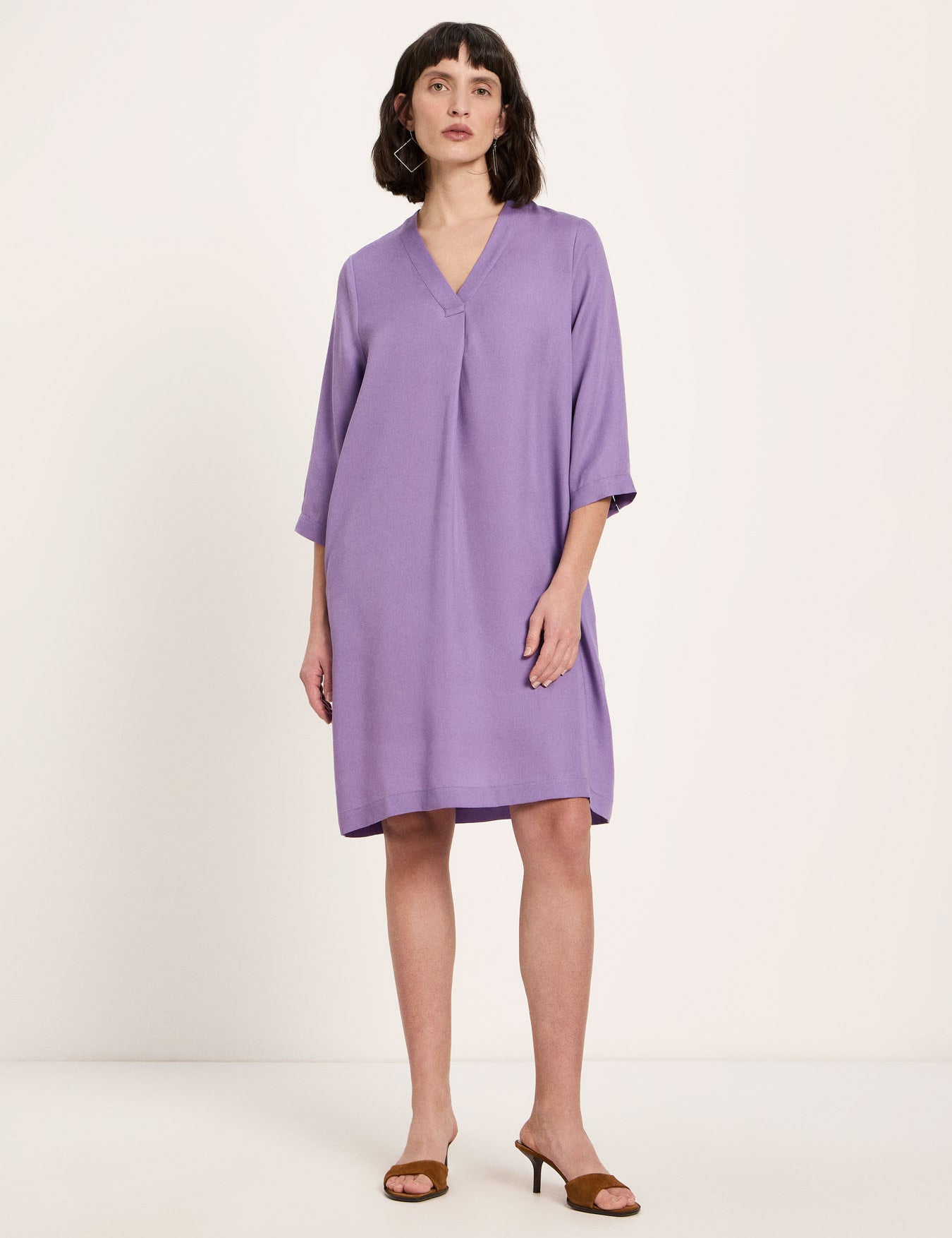 LANIUS_126_14594-00-487-purple-haze-36_Kleid-mit-V-Ausschnitt_02.jpg