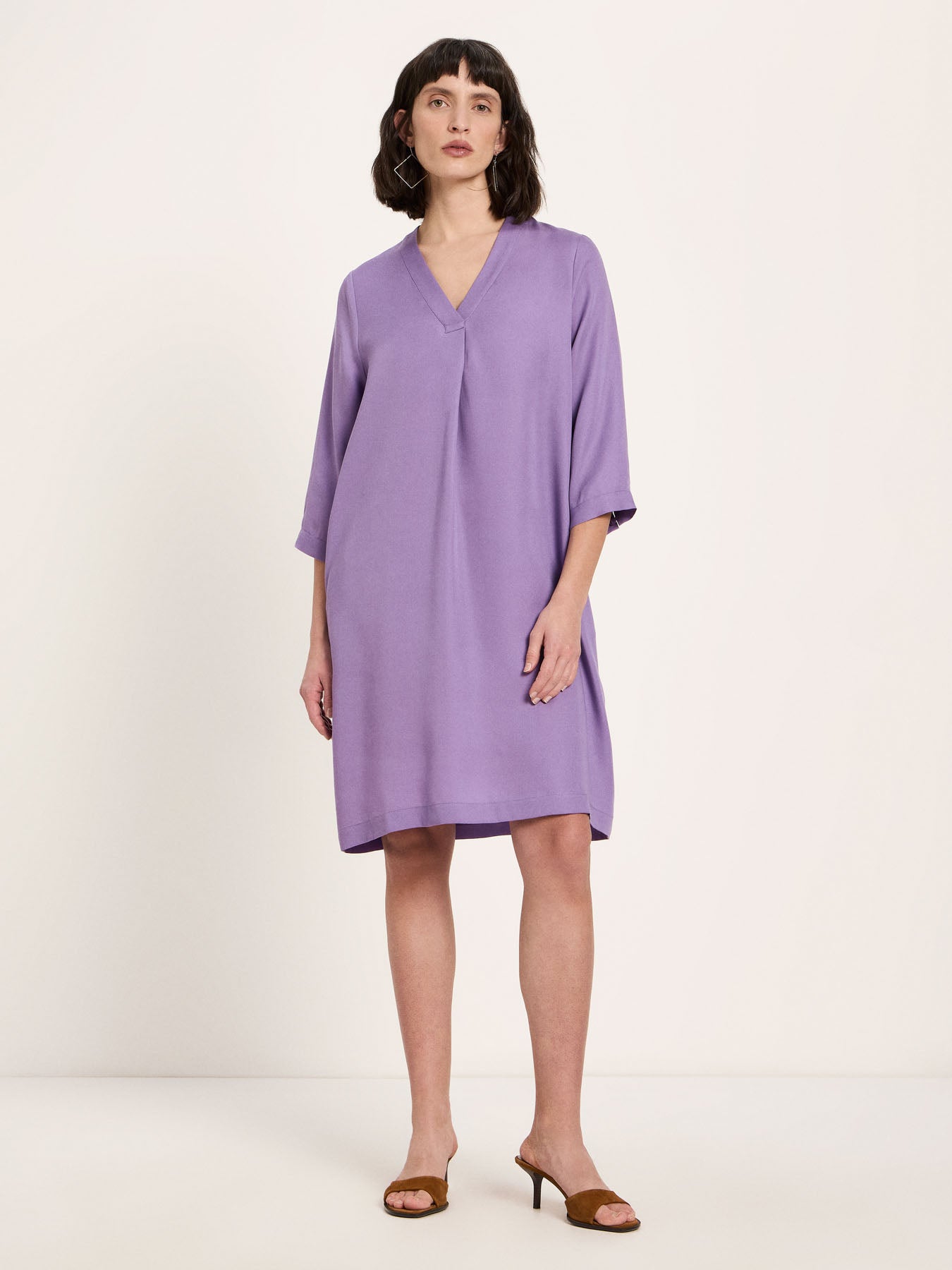 Kleid mit V-Ausschnitt