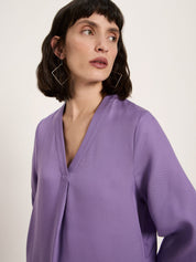 Kleid mit V-Ausschnitt