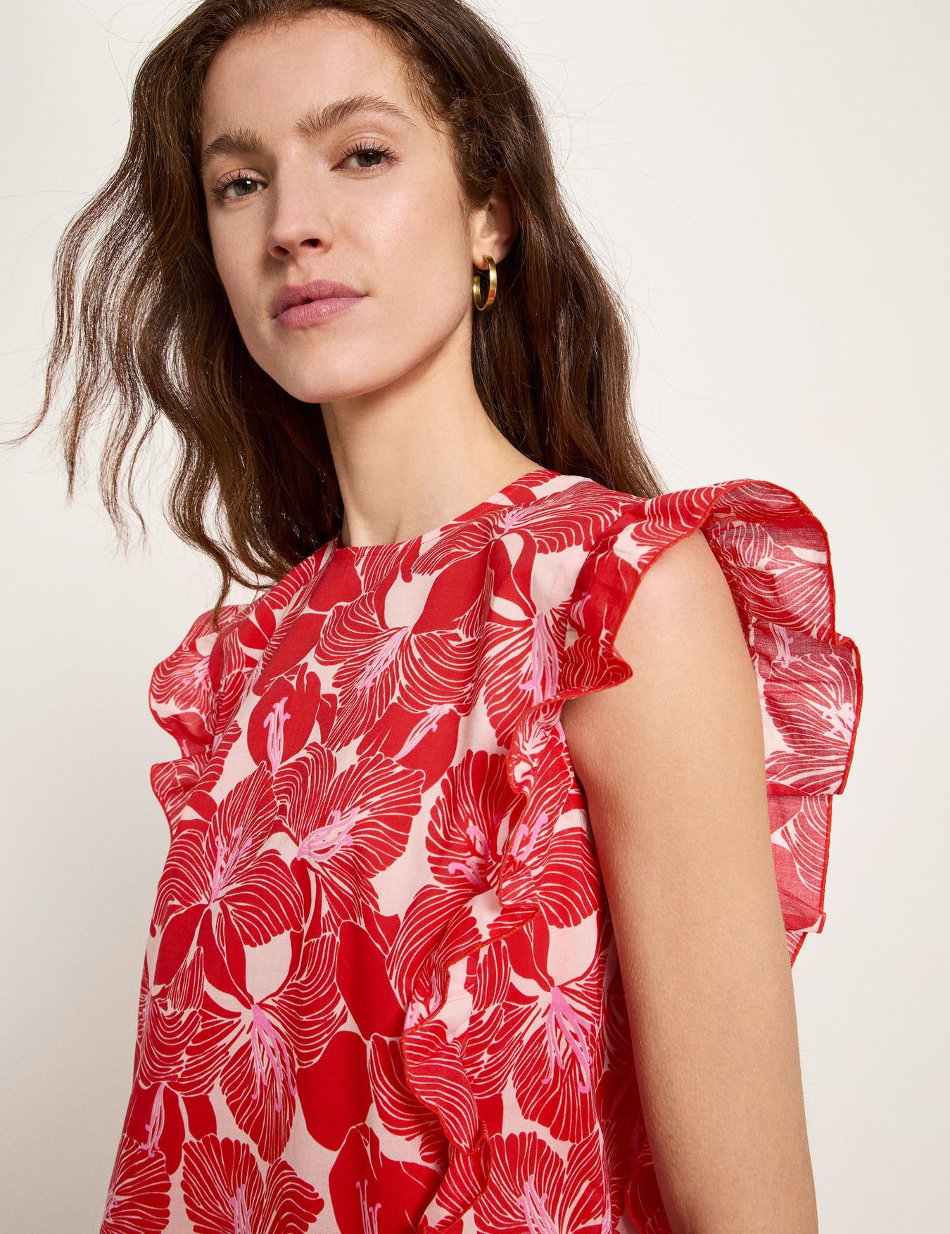 LANIUS_126_14647-00-839-print-bloom-red-36_Blusenshirt-mit-Volant_04.jpg