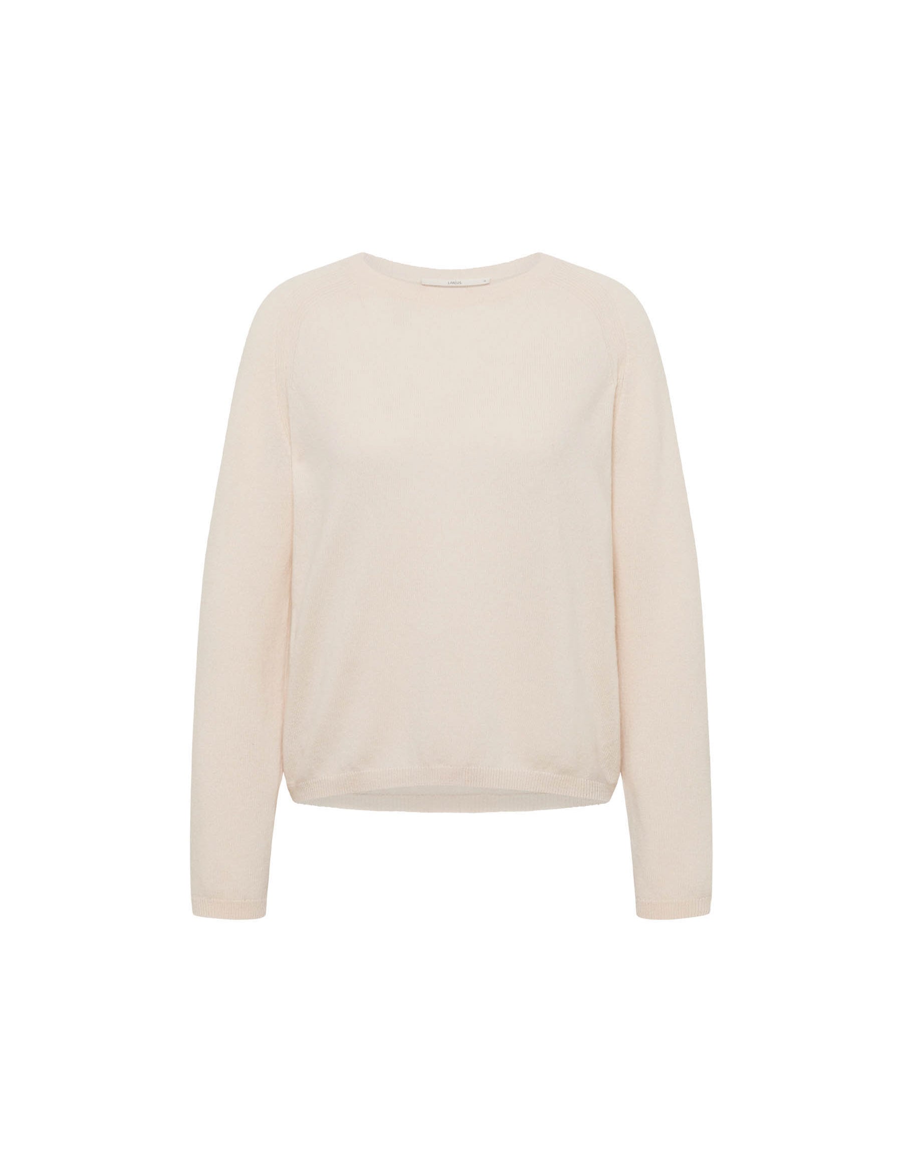 Cremefarbener Damenpullover auf weißem Hintergrund