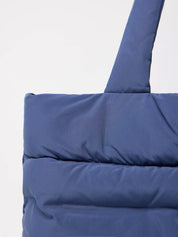 Blauer gesteppter Stoffbeutel
