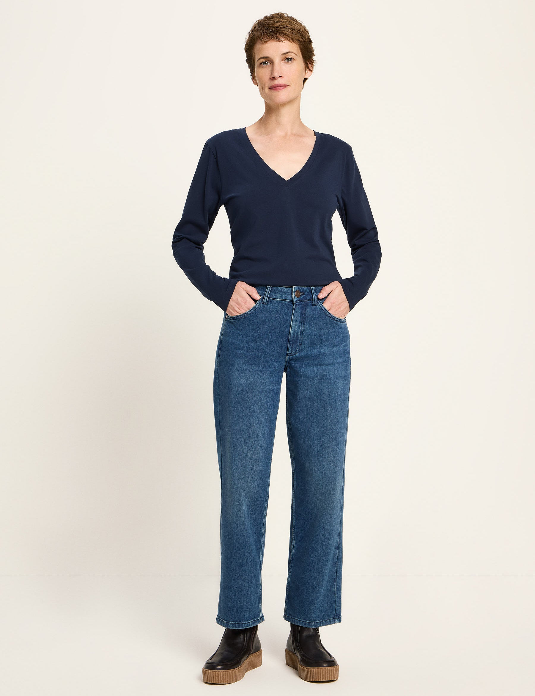 LANIUS_225_13787-00-596-dark-blue-denim-34_Relaxed-Jeans_03.jpg