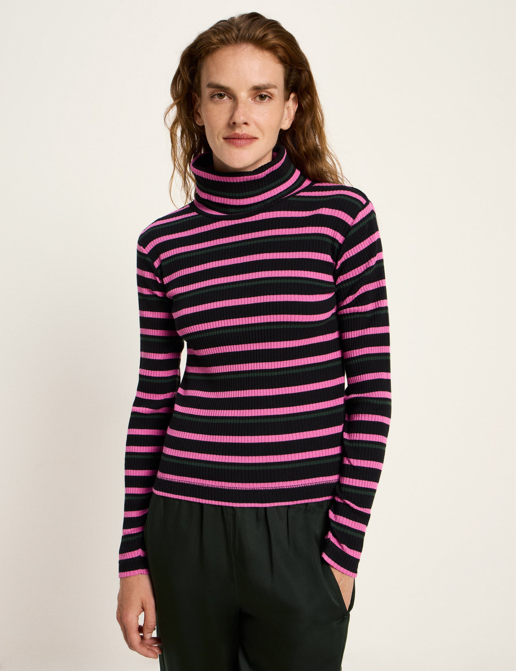 LANIUS_225_13981-00-966-black-pink-34_Rollkragenshirt-Rippoptik_02.jpg