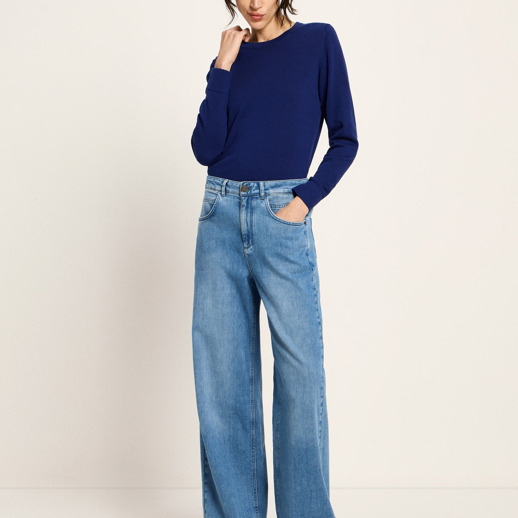 LANIUS_225_14007-00-577-mid-blue-denim-34_Marlenejeans_03.jpg