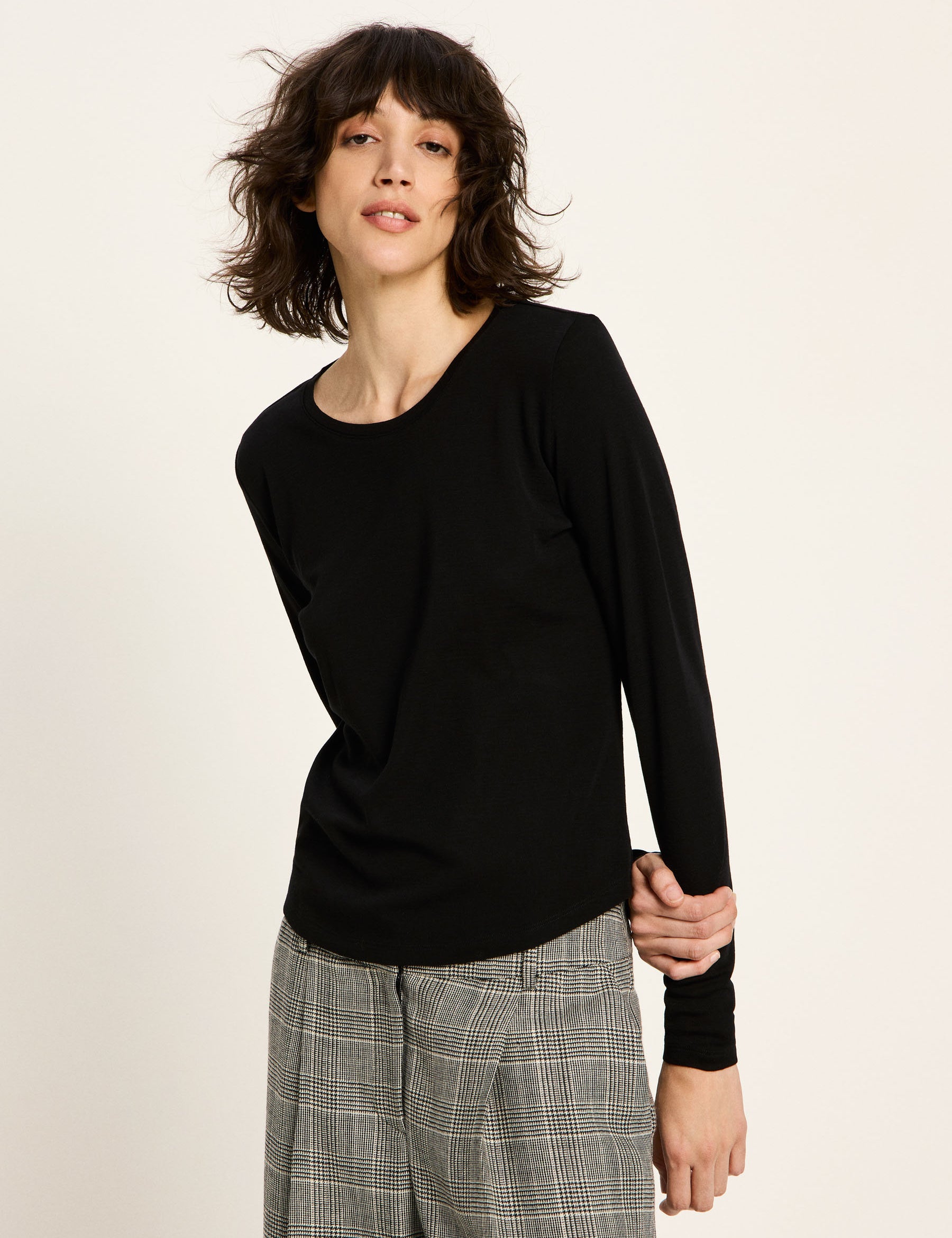 LANIUS_225_14066-00-199-black-34_Langarmshirt_02.jpg