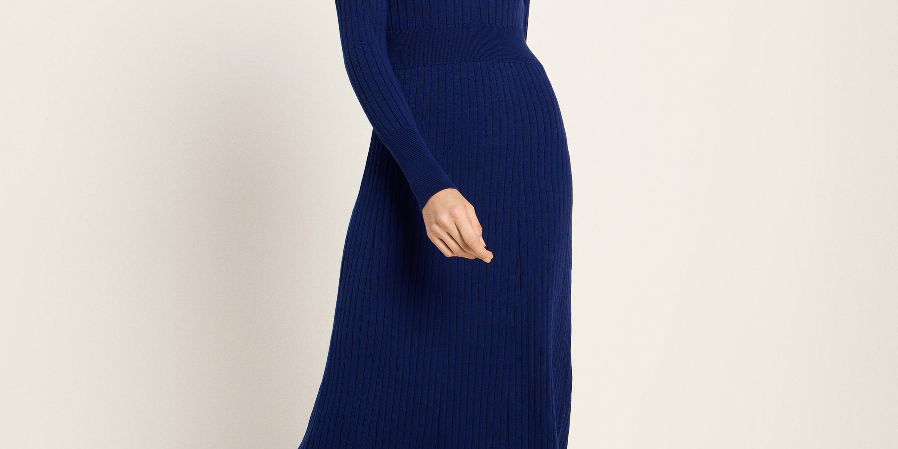 LANIUS_225_14070-00-497-purple-blue-34_Strickkleid_02.jpg