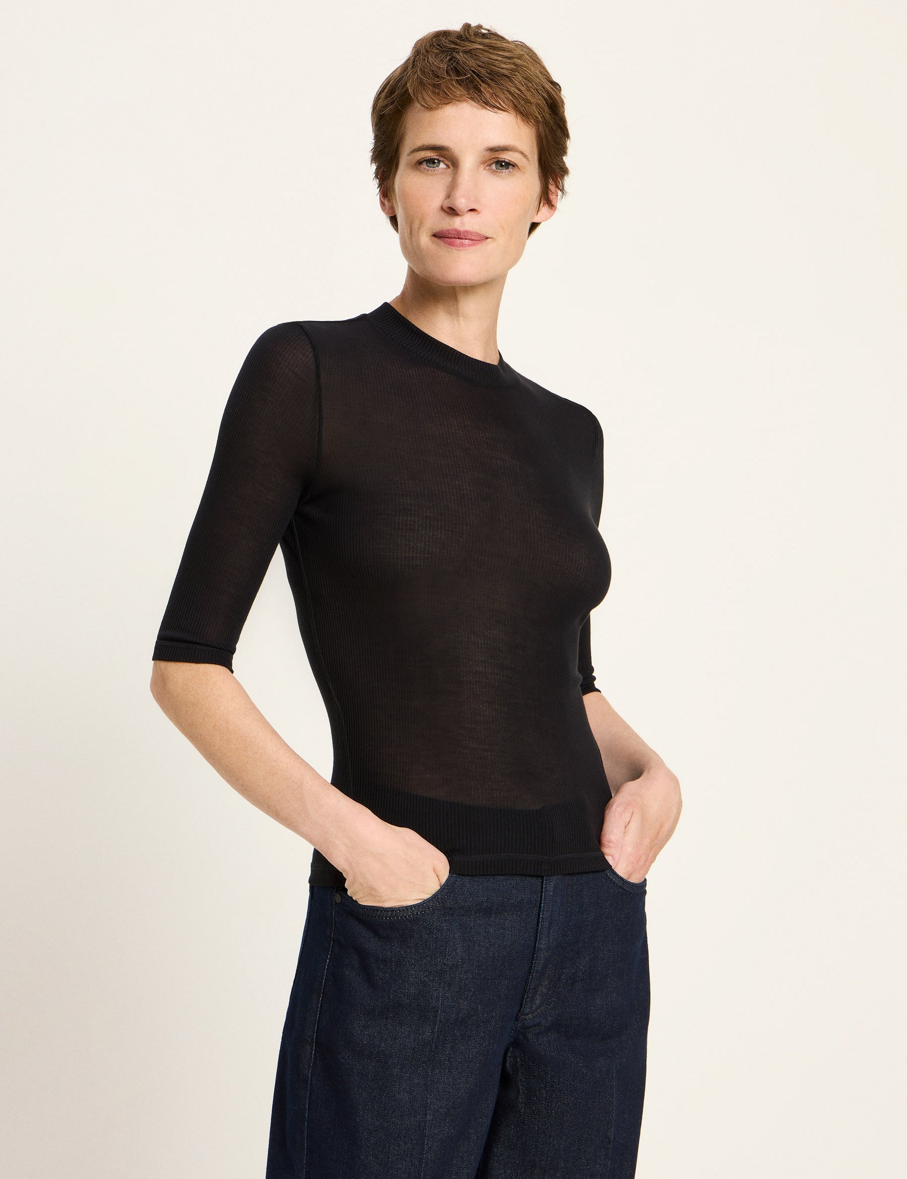 LANIUS_225_14331-00-199-black-34_Stehkragenshirt_02.jpg