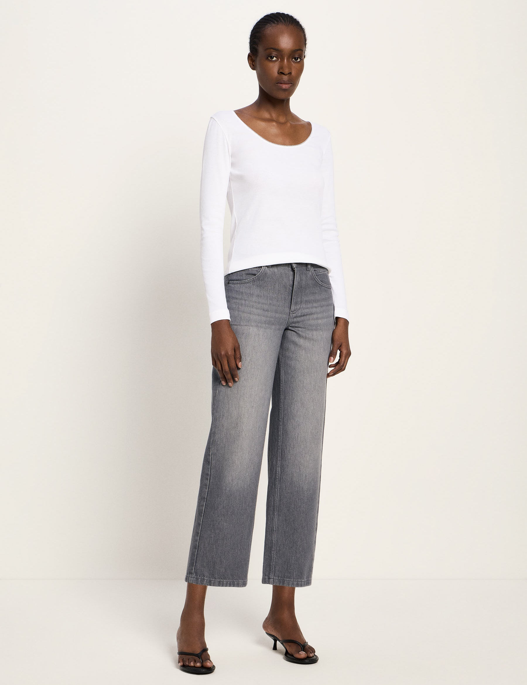 LANIUS_225_14359-00-175-dark-grey-denim-34_Relaxed-Jeans_03.jpg