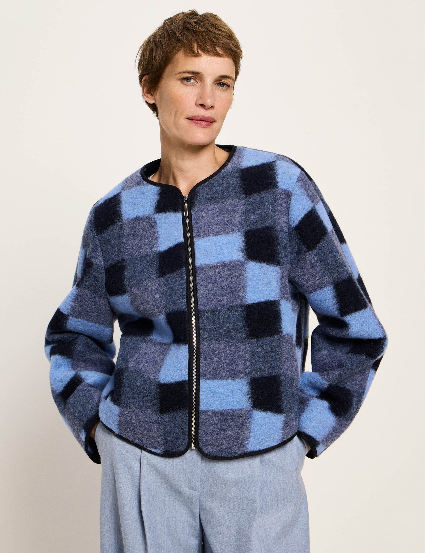 LANIUS_225_14404-00-572-blue-multicolor-34_Karo-Jacke_02.jpg