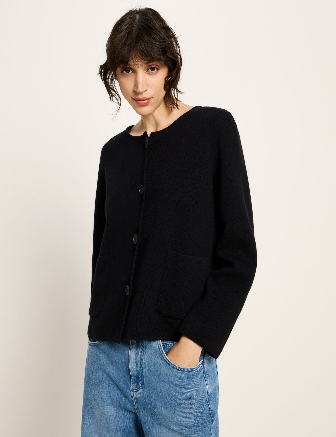 LANIUS_225_14439-00-199-black-34_Strickjacke-Doubleface_02.jpg