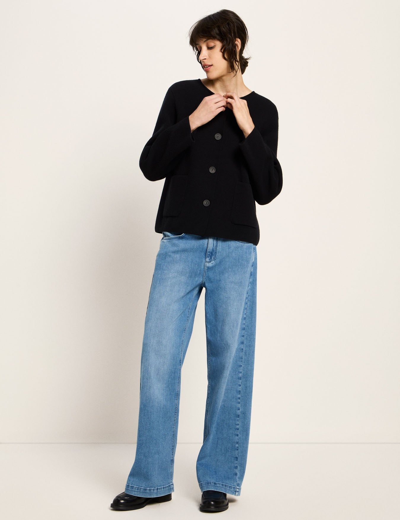 LANIUS_225_14439-00-199-black-34_Strickjacke-Doubleface_03.jpg