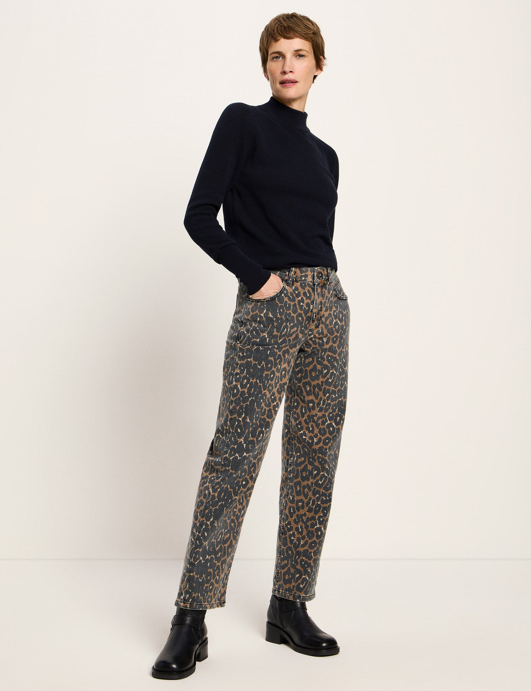 LANIUS_225_14464-00-827-print-leo-34_Relaxed-Jeans-Print-Leo_02.jpg