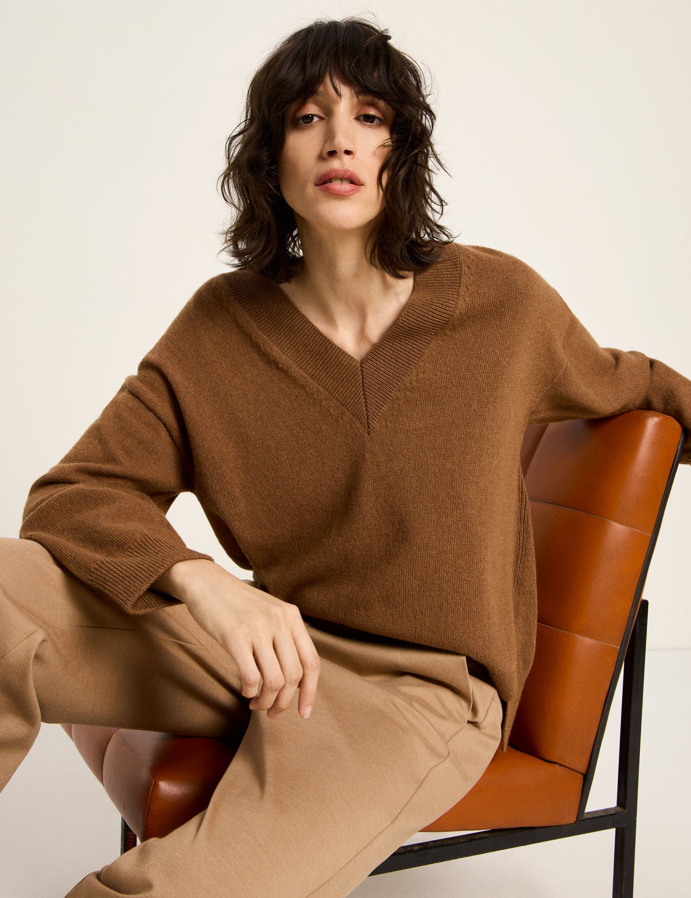LANIUS_225_14488-00-281-brown-34_Pullover-mit-V-Ausschnitt_07.jpg