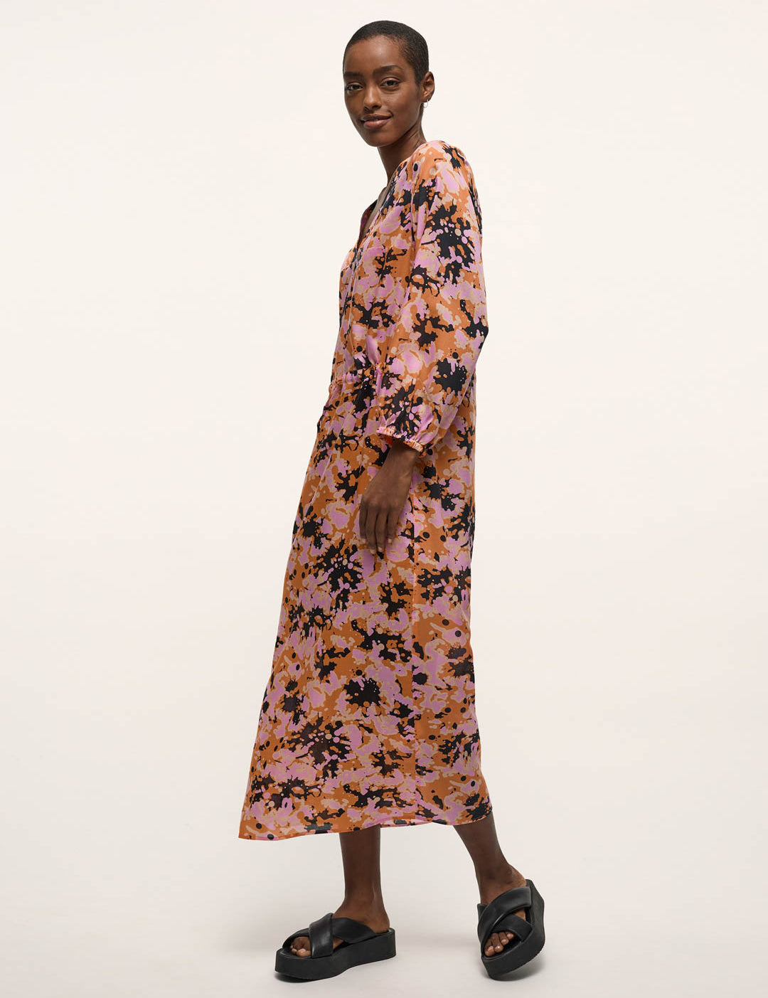 LANIUS_SS23_13456-00_Maxikleid_powerful-bloom_papaya_01-2.jpg