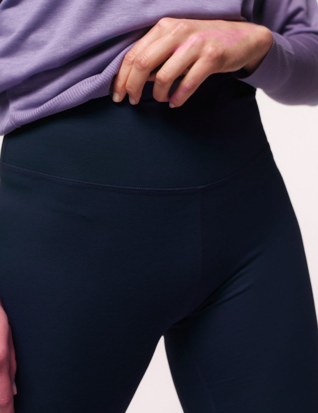 LANIUS_SS23_13524-00_Radlershorts_night-blue_02-Kopie-2.jpg