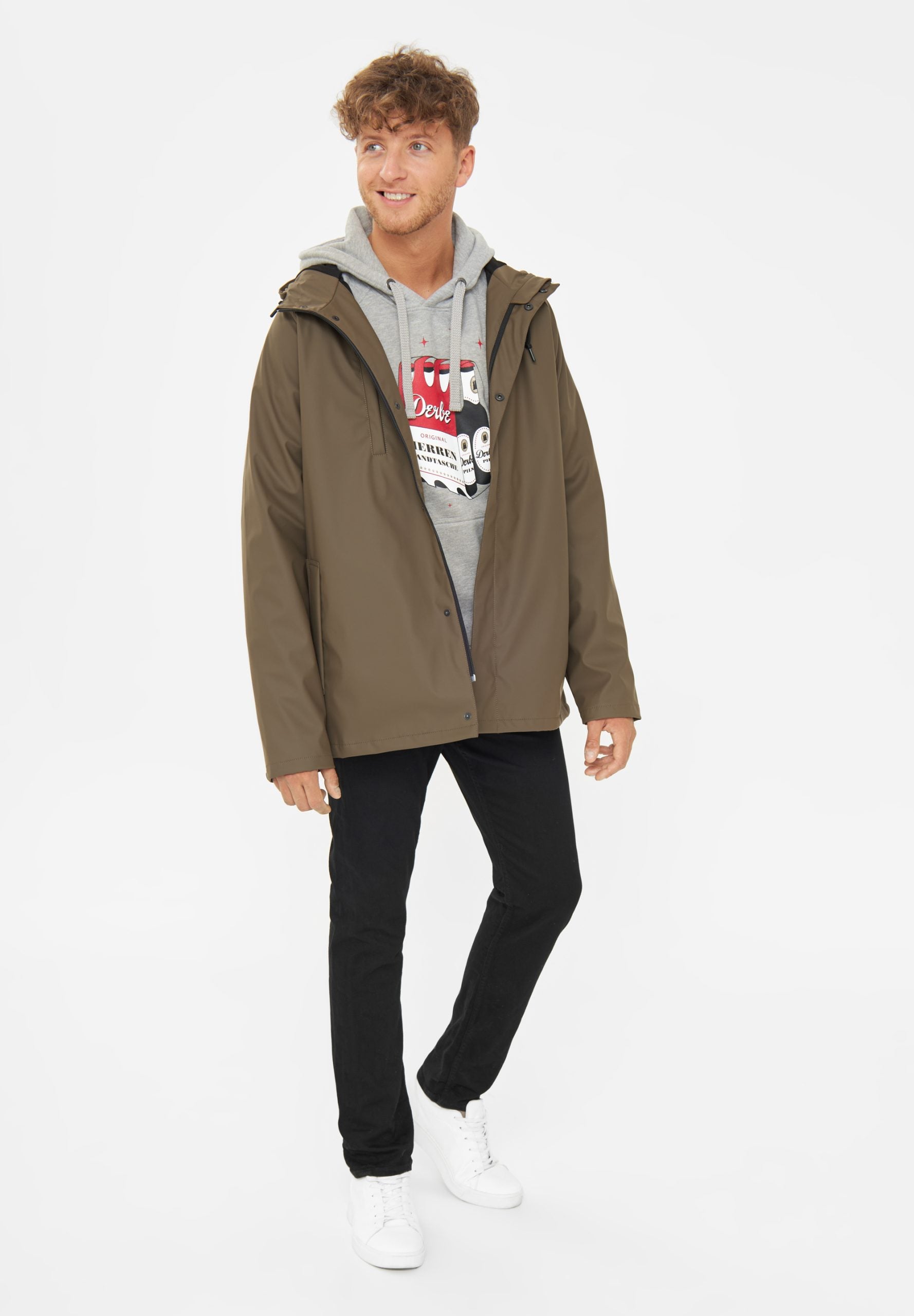 Mann in olivgrüner Jacke und grauem Kapuzenpullover
