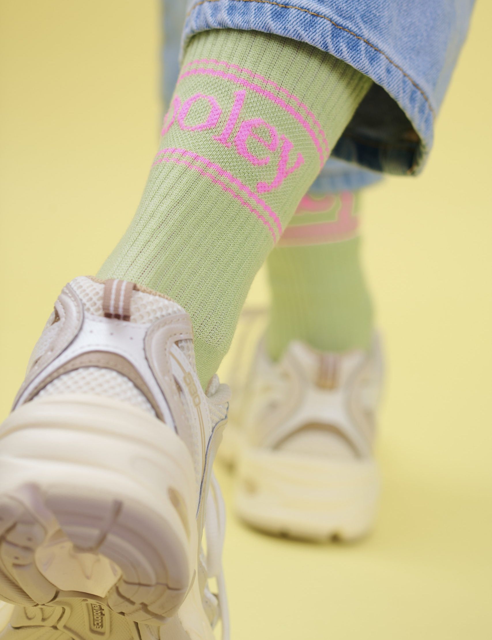 Pastel-Socken-look_ooley-00001-scaled.jpg