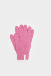 Rosa Strickhandschuhe auf weißem Hintergrund